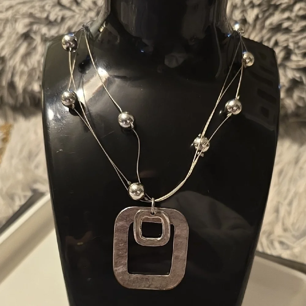 Elegant Silver Beaded Necklace with Geometric Square Silver Pendant